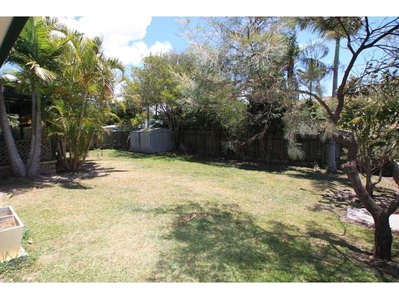 64 Enfield Crescent, Battery Hill QLD 4551