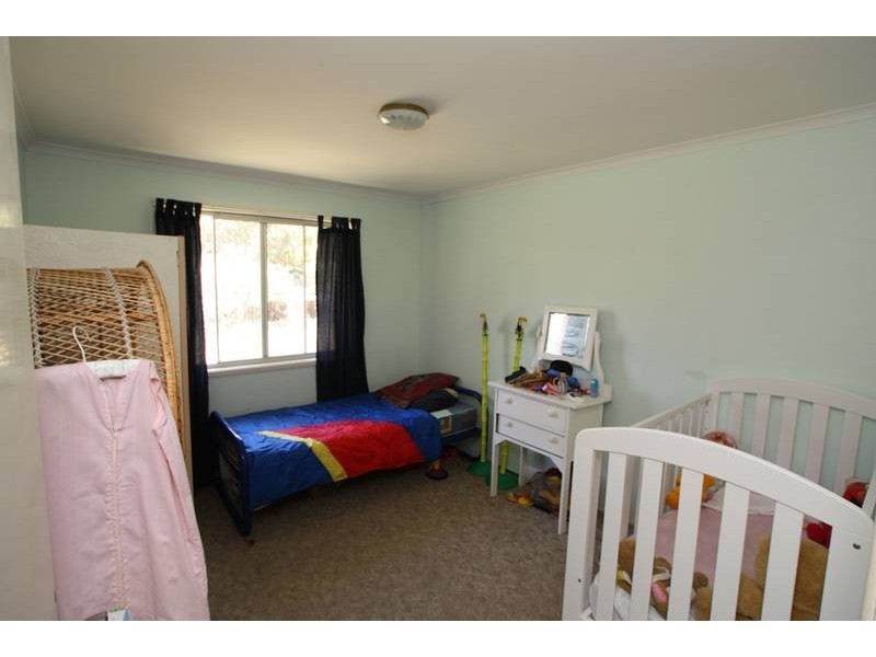 64 Enfield Crescent, Battery Hill QLD 4551