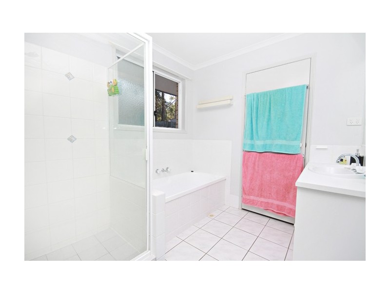 3 Heathglen Court, Little Mountain QLD 4551