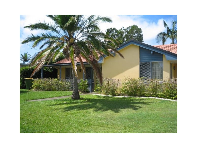 8 Slim Crescent, Golden Beach QLD 4551
