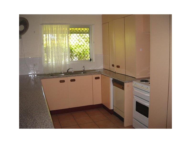 8 Slim Crescent, Golden Beach QLD 4551