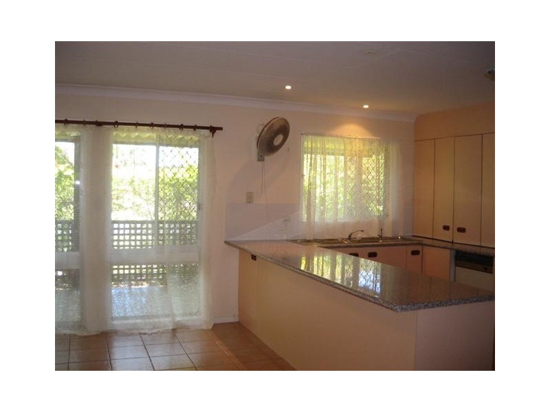 8 Slim Crescent, Golden Beach QLD 4551