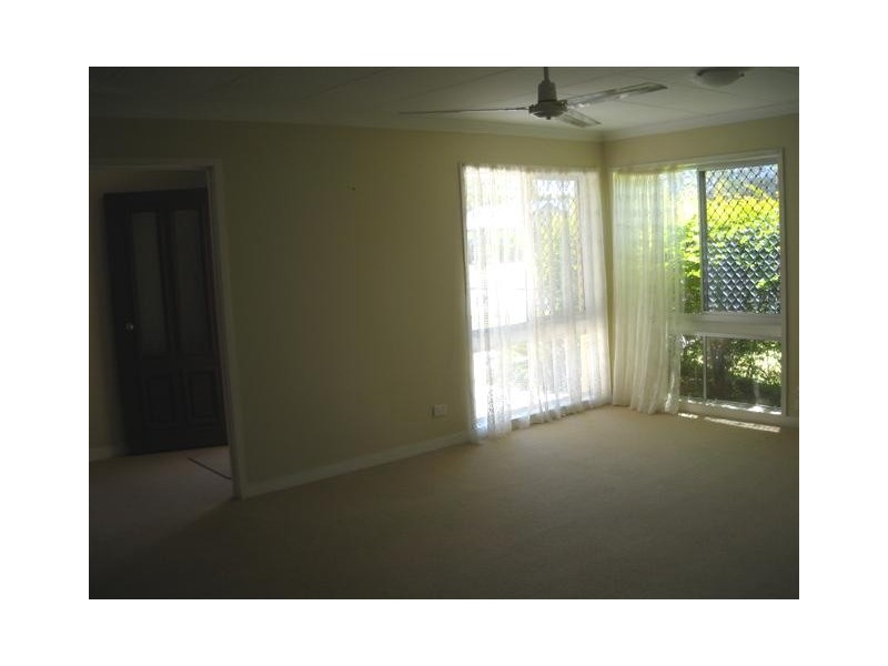 8 Slim Crescent, Golden Beach QLD 4551