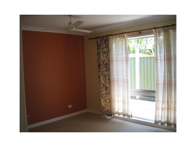 8 Slim Crescent, Golden Beach QLD 4551