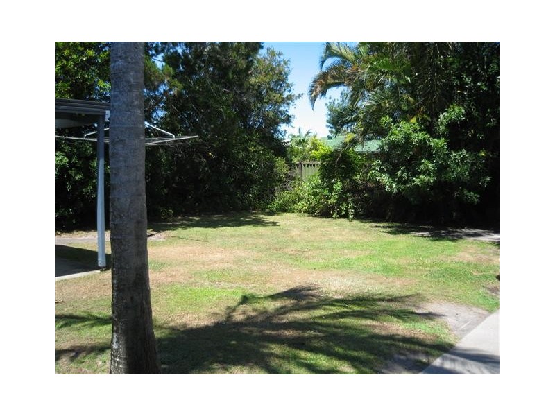 8 Slim Crescent, Golden Beach QLD 4551