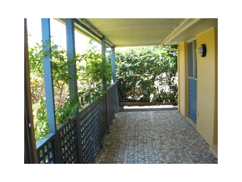 8 Slim Crescent, Golden Beach QLD 4551
