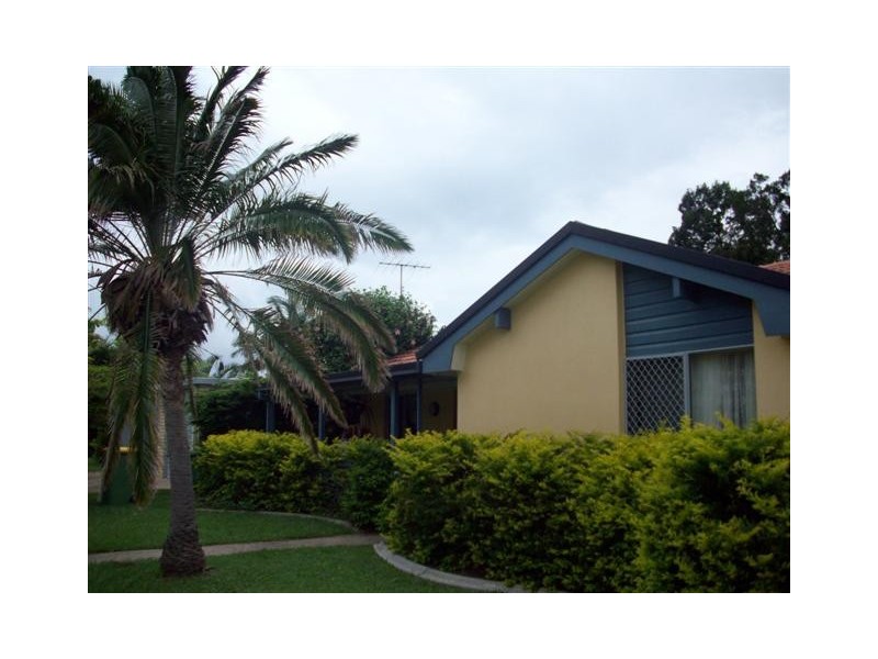 8 Slim Crescent, Golden Beach QLD 4551