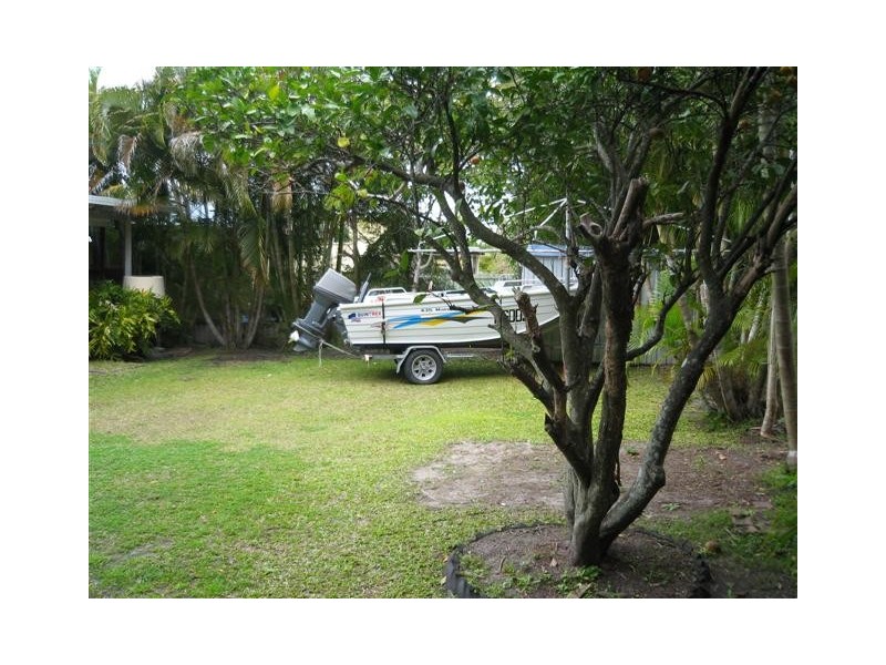 18 First Avenue, Caloundra QLD 4551