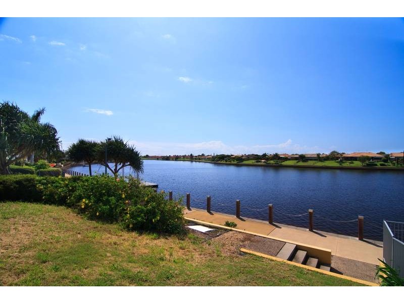 7 Zanzibar Court, Kawana Island QLD 4575