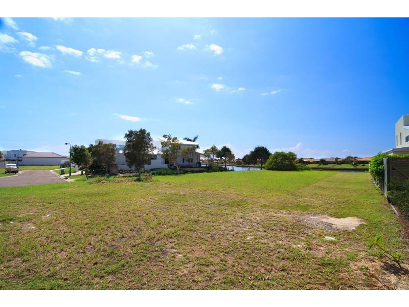 7 Zanzibar Court, Kawana Island QLD 4575