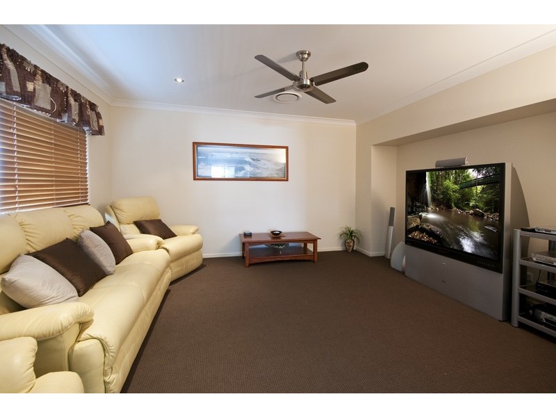 5 Pine Ridge Place, Little Mountain QLD 4551