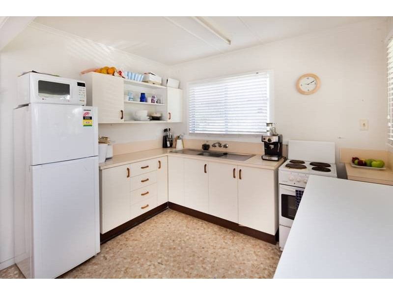 25 Blaxland Street, Golden Beach QLD 4551