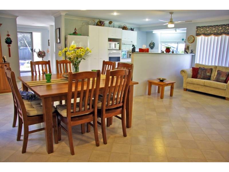 8 Sanctuary Place, Little Mountain QLD 4551