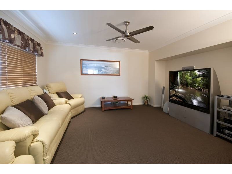 5 Pine Ridge Place, Little Mountain QLD 4551