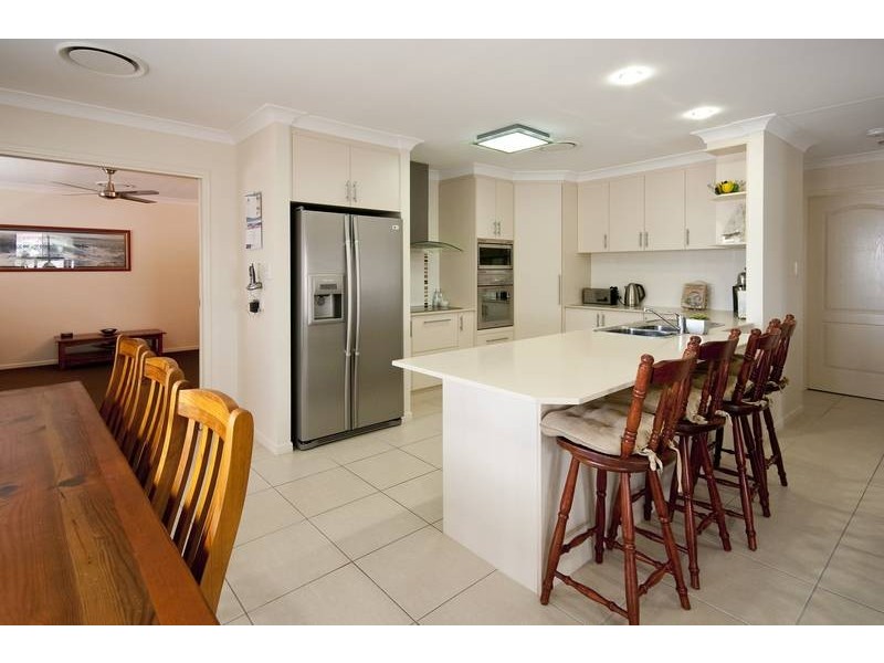 5 Pine Ridge Place, Little Mountain QLD 4551