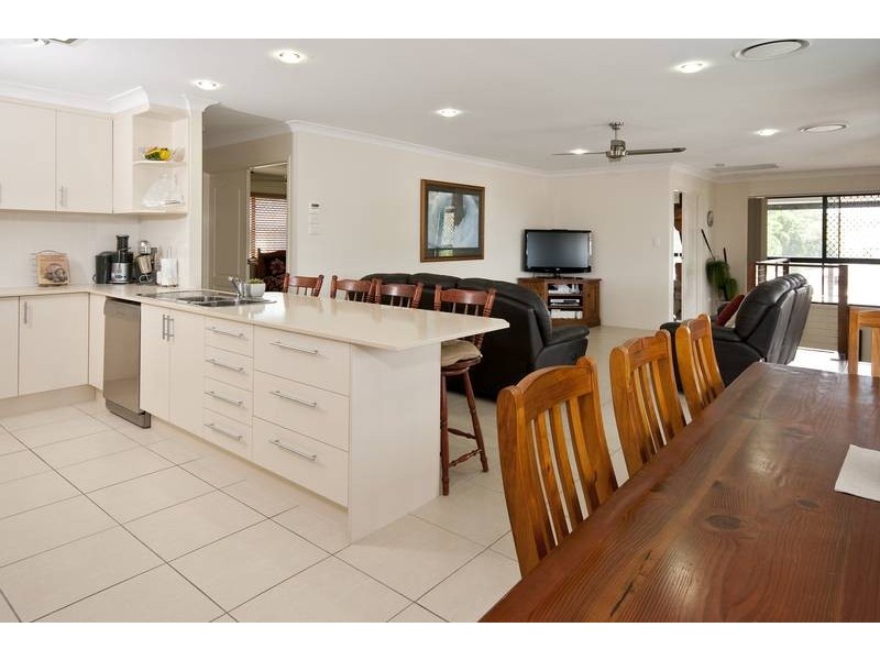 5 Pine Ridge Place, Little Mountain QLD 4551