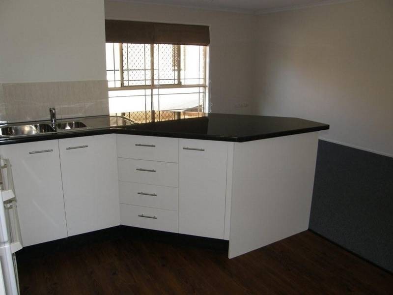 2/38 Milbong Street, Battery Hill QLD 4551