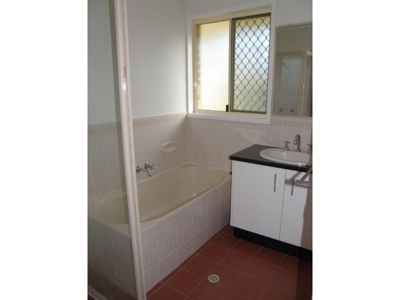 2/38 Milbong Street, Battery Hill QLD 4551