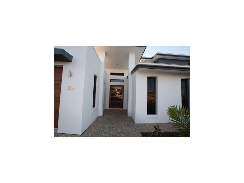 38 Tarawa, Kawana Island QLD 4575