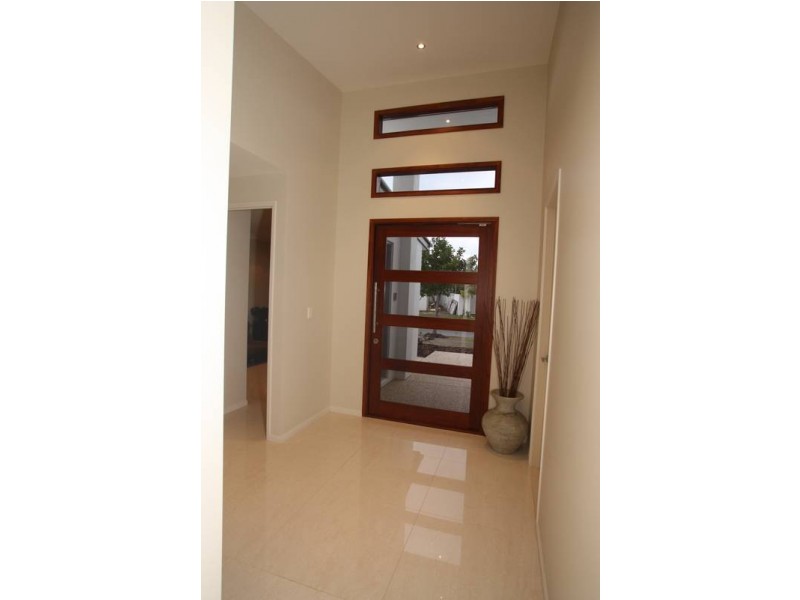 38 Tarawa, Kawana Island QLD 4575