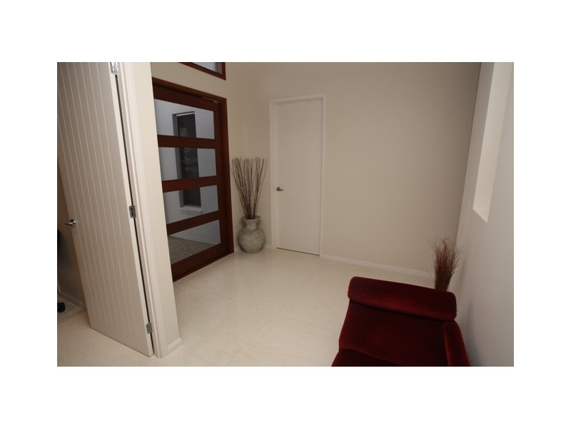 38 Tarawa, Kawana Island QLD 4575