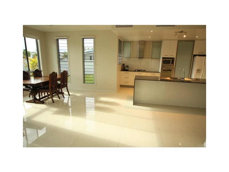 38 Tarawa, Kawana Island QLD 4575