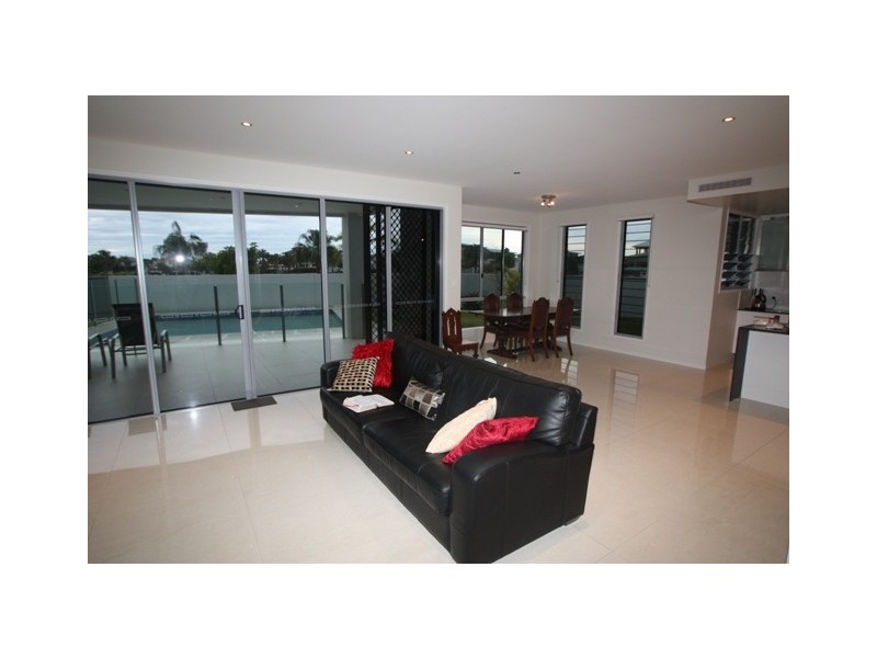 38 Tarawa, Kawana Island QLD 4575