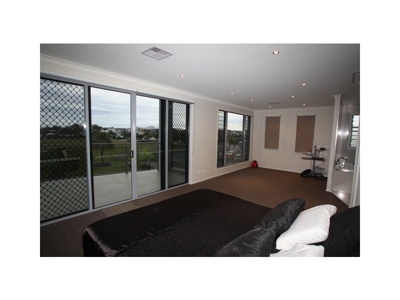 38 Tarawa, Kawana Island QLD 4575
