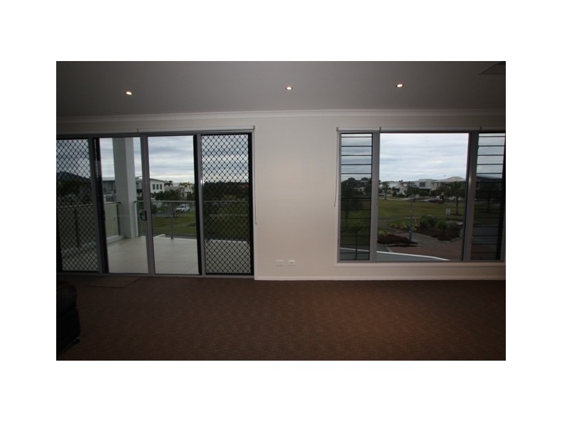 38 Tarawa, Kawana Island QLD 4575