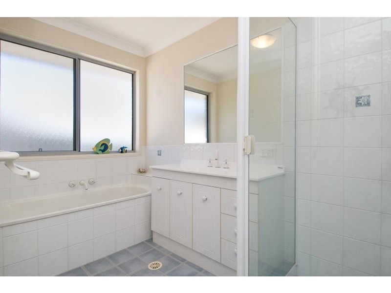 5 Stingray Harbour Court, Pelican Waters QLD 4551