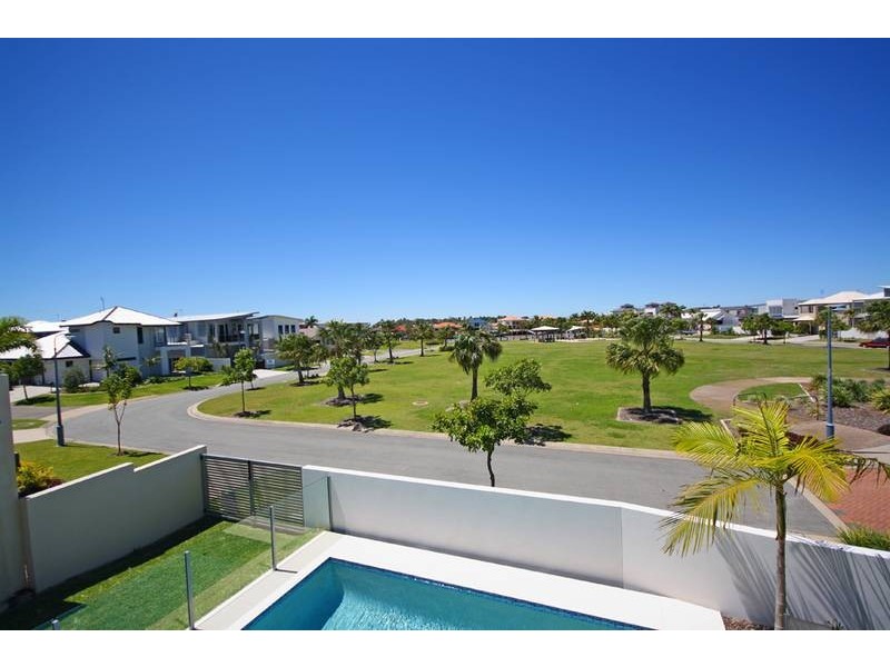 38 Tarawa Street, Kawana Island QLD 4575