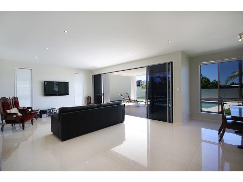 38 Tarawa Street, Kawana Island QLD 4575