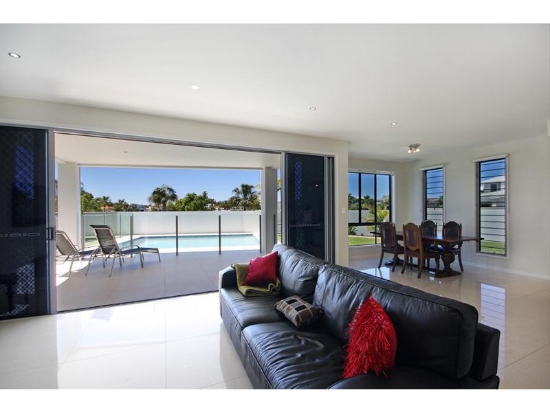 38 Tarawa Street, Kawana Island QLD 4575