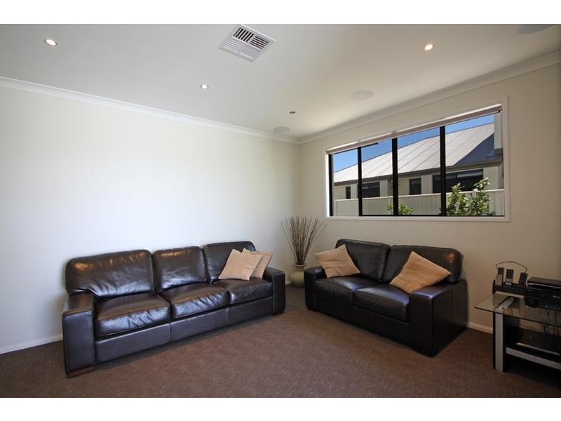 38 Tarawa Street, Kawana Island QLD 4575