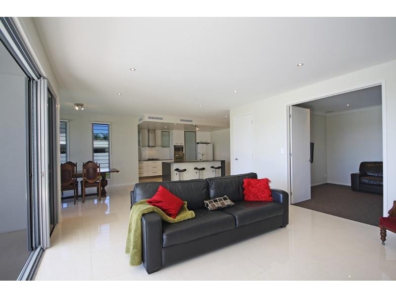 38 Tarawa Street, Kawana Island QLD 4575