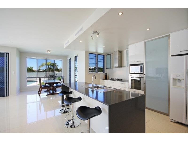 38 Tarawa Street, Kawana Island QLD 4575