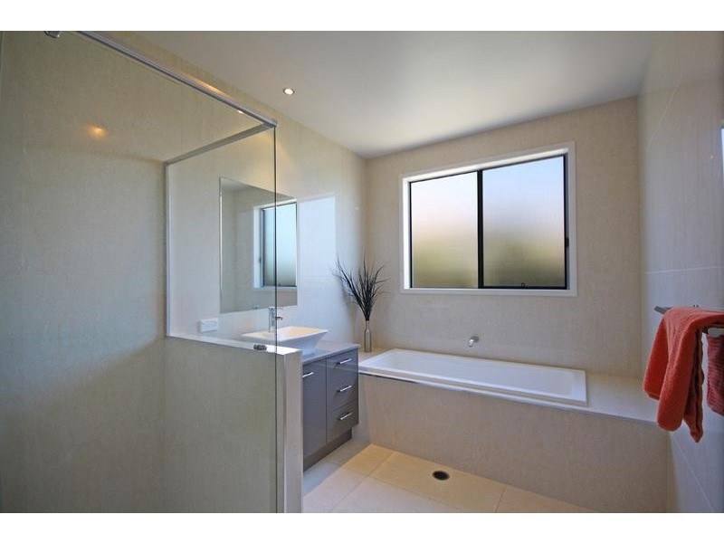 38 Tarawa Street, Kawana Island QLD 4575