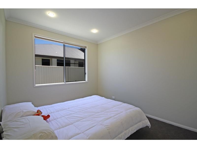 38 Tarawa Street, Kawana Island QLD 4575