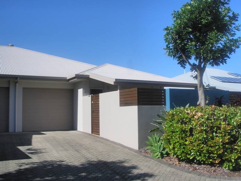 2/2 Grand Parade, Kawana Island QLD 4575