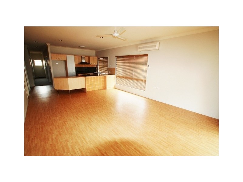 2/2 Grand Parade, Kawana Island QLD 4575