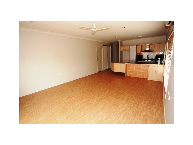 2/2 Grand Parade, Kawana Island QLD 4575