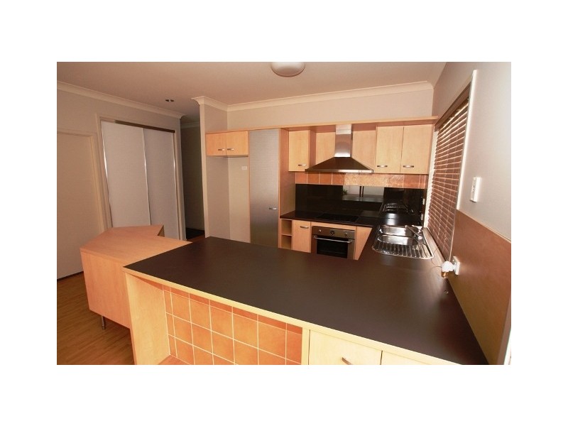 2/2 Grand Parade, Kawana Island QLD 4575