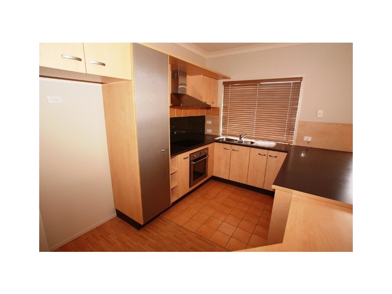 2/2 Grand Parade, Kawana Island QLD 4575