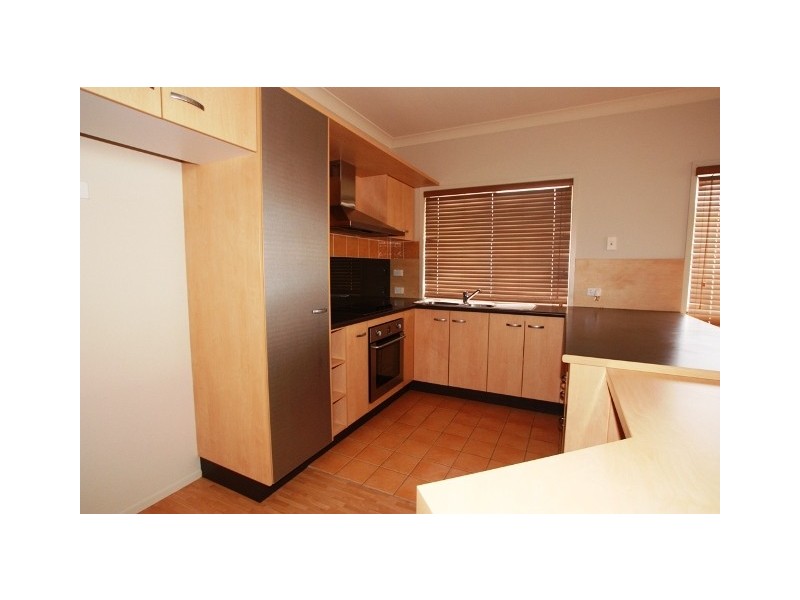 2/2 Grand Parade, Kawana Island QLD 4575