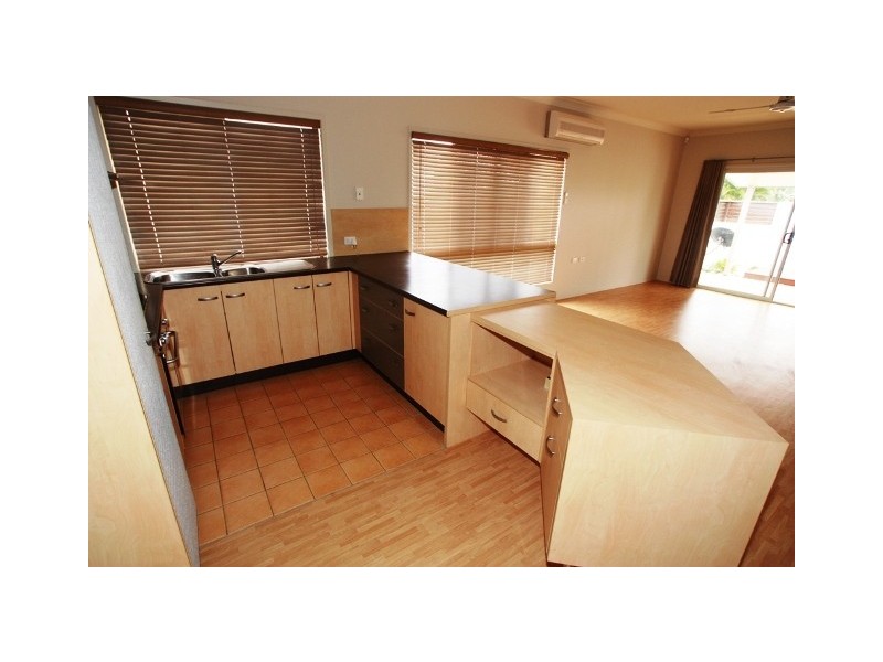 2/2 Grand Parade, Kawana Island QLD 4575