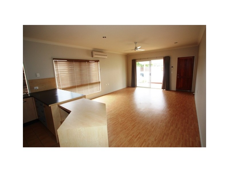2/2 Grand Parade, Kawana Island QLD 4575