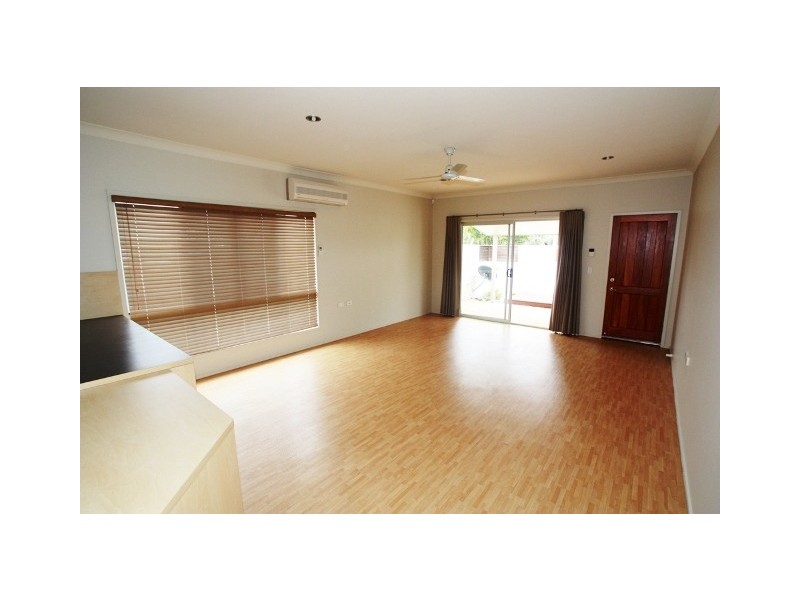 2/2 Grand Parade, Kawana Island QLD 4575