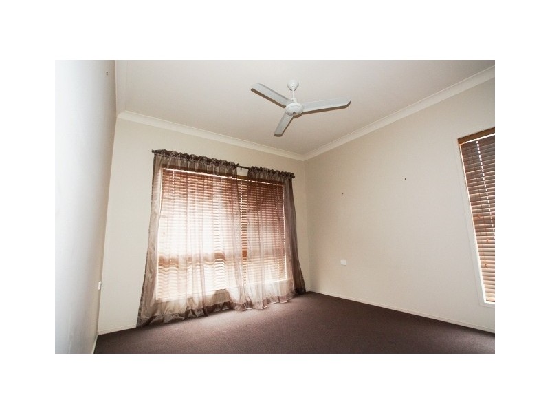 2/2 Grand Parade, Kawana Island QLD 4575