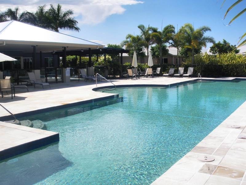2/2 Grand Parade, Kawana Island QLD 4575