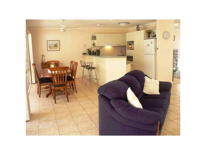 216/ Lakeshore Place, Little Mountain QLD 4551